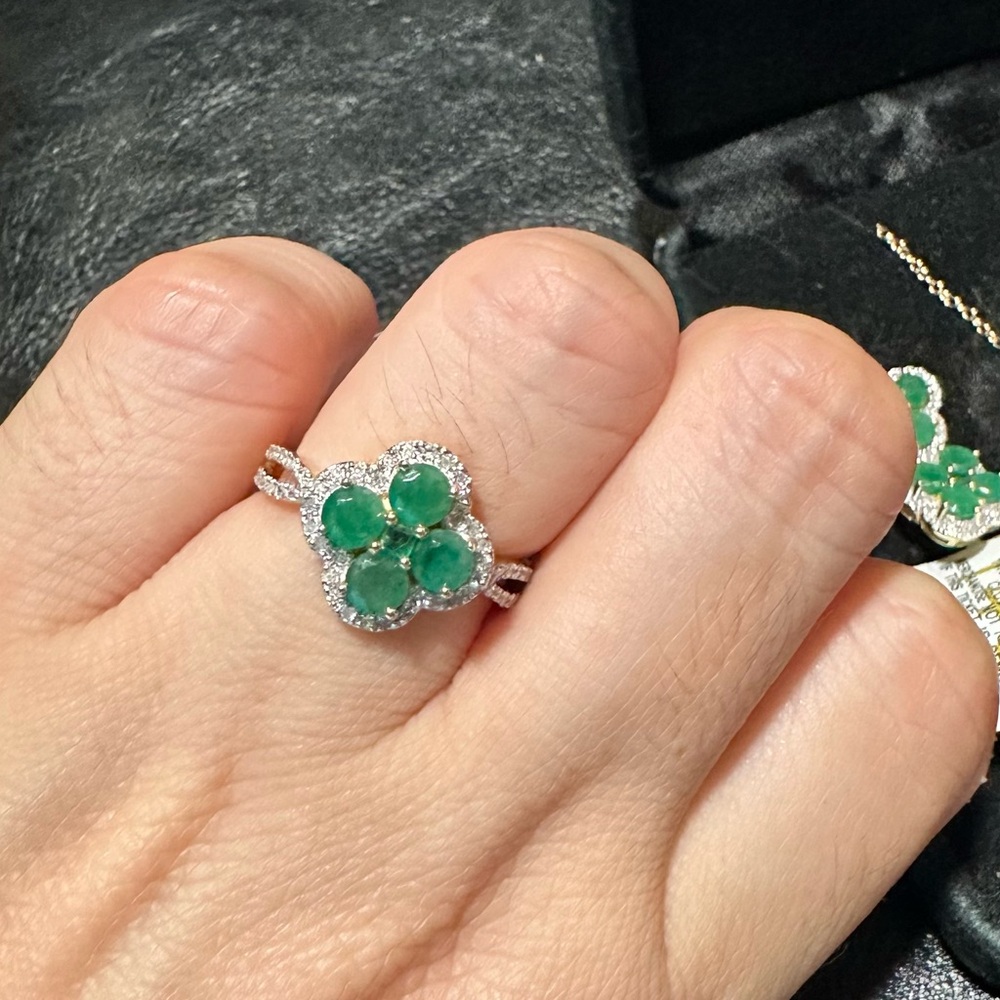 14k Yellow gold with emerald set - Picture 2 of 5